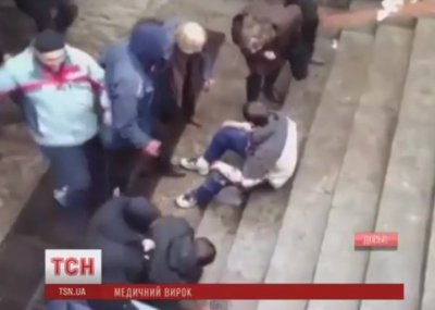 У Харкові засудили медсестру, яка ногами била проукраінського активіста (вiдео  ТСН.12:00)