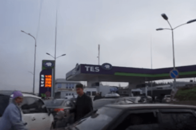 Украина нам ничего не должна: в очереди за бензином в Крыму "послали" пророссийского журналиста. Видео