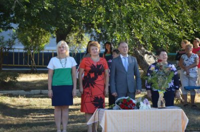 В нікопольських школах пролунав перший дзвоник (фото)