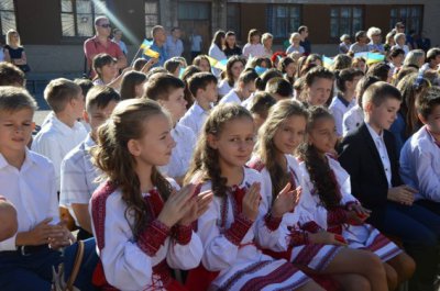 В нікопольських школах пролунав перший дзвоник (фото)