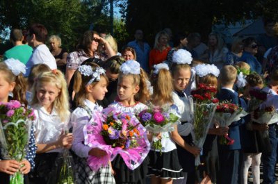 В нікопольських школах пролунав перший дзвоник (фото)