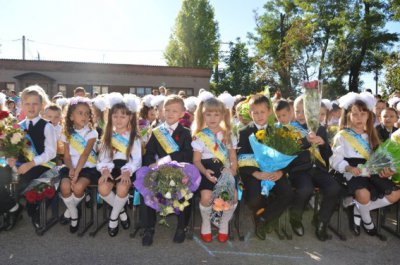 В нікопольських школах пролунав перший дзвоник (фото)