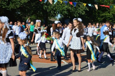 В нікопольських школах пролунав перший дзвоник (фото)