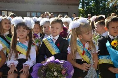 В нікопольських школах пролунав перший дзвоник (фото)