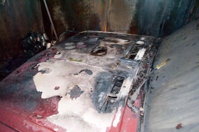Сегодня ночью сожгли гараж и автомобиль главы "Стоп коррупции" в Марганце Сергея Хныкина
