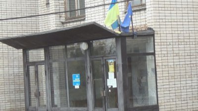 В чем на самом деле проблема переселенцев живущих в здании ЛДЦ? и В чем разница между Бандеровцами и Донбасом (видео)