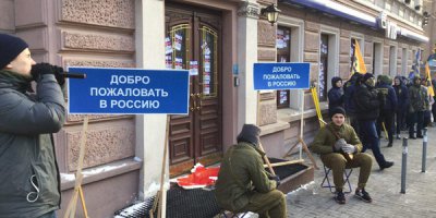 Espreso.TV: Азов блокирует отделения российских банков