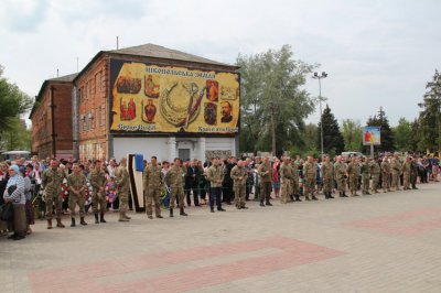 Нікополь навіки попрощався з героєм. Але: "Ми ще трiшечки попрацюємо з цiми поганцями". - Анатолій Біжко (вiдео)