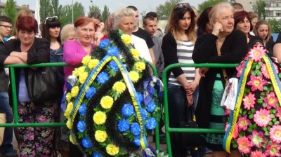 Нікополь навіки попрощався з героєм. Але: "Ми ще трiшечки попрацюємо з цiми поганцями". - Анатолій Біжко (вiдео)