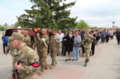 Нікополь навіки попрощався з героєм. Але: "Ми ще трiшечки попрацюємо з цiми поганцями". - Анатолій Біжко (вiдео)