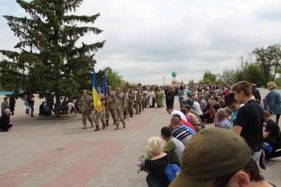 Нікополь навіки попрощався з героєм. Але: "Ми ще трiшечки попрацюємо з цiми поганцями". - Анатолій Біжко (вiдео)