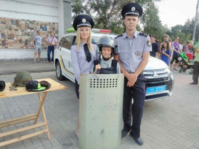 Нікопольська поліція забезпечила охорону публічної безпеки на святкуванні Дня молоді (фото)