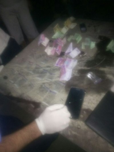 У Нікополі поліцейські вилучили 16 сліп-пакетів амфетаміну майже на 16000 гривень за цінами чорного ринку (фото)