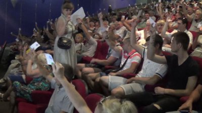 Никопольчане проголосовали ЗА сбор подписей об отставке городского головы Андрея Фисака. Не помогли даже "бюджетники" (полное видео)