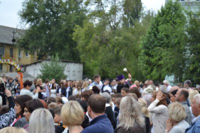 Как церковь страны агрессора освящает детей в центре Украинского города Никополь?